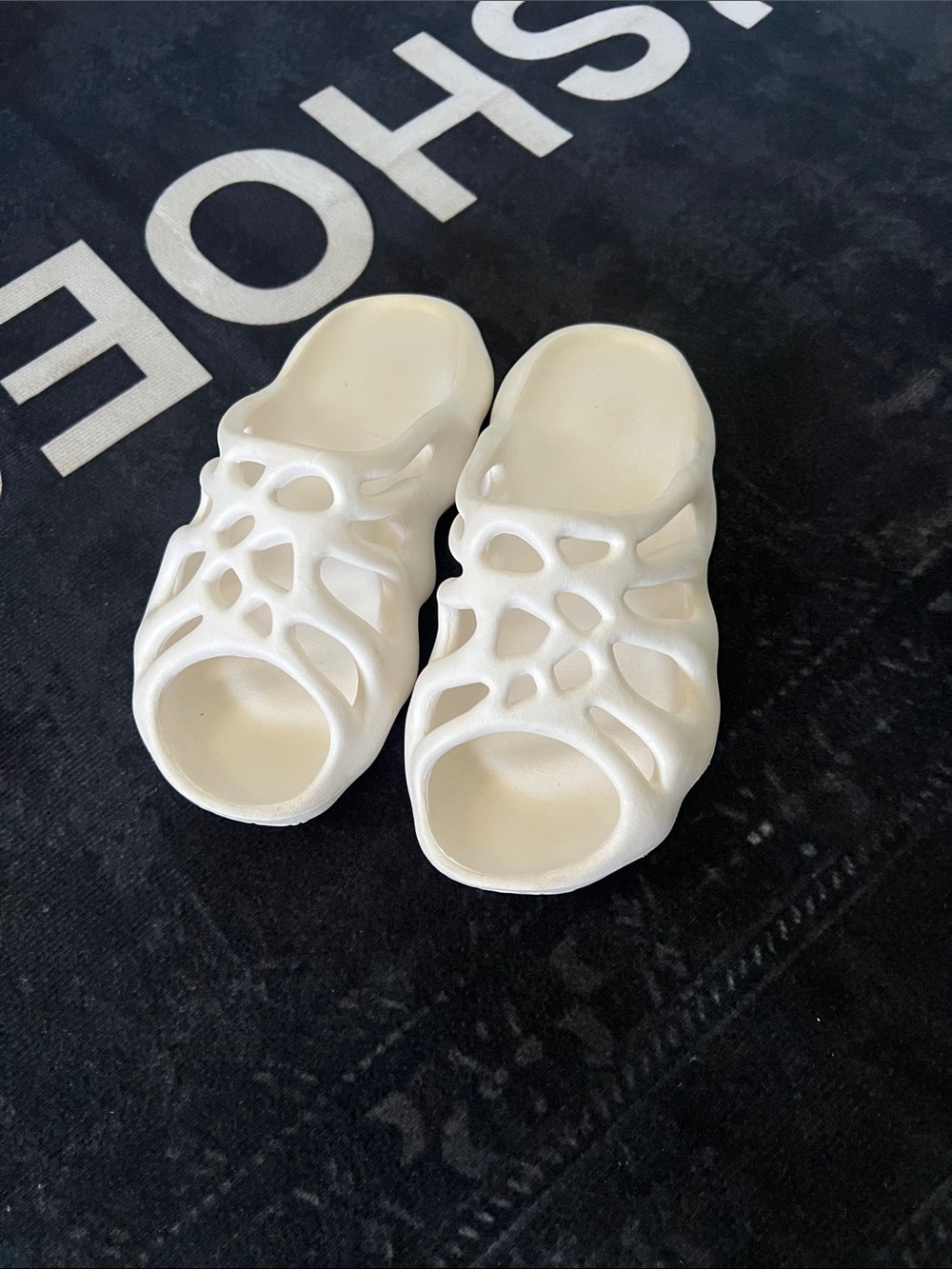 Women’s Open-Toe Foam Slide Sandals in Cream